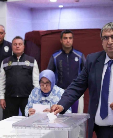 buca-belediyesinde-baskanvekili-chpli-huseyin-benzer-oldu-mha1ACKR.jpg