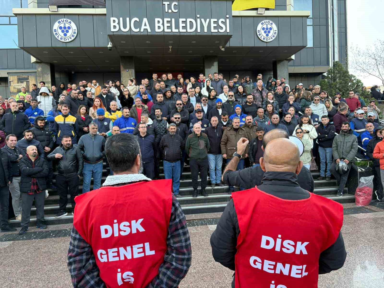 buca belediyesinde isciler yeniden is birakti copler birikmeye basladi 0 UTdlZD1l