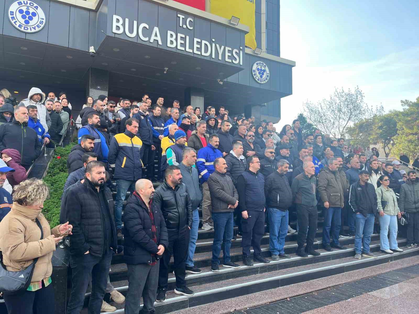 buca belediyesinde isciler yeniden is birakti copler birikmeye basladi 1 Gu8HdkLs