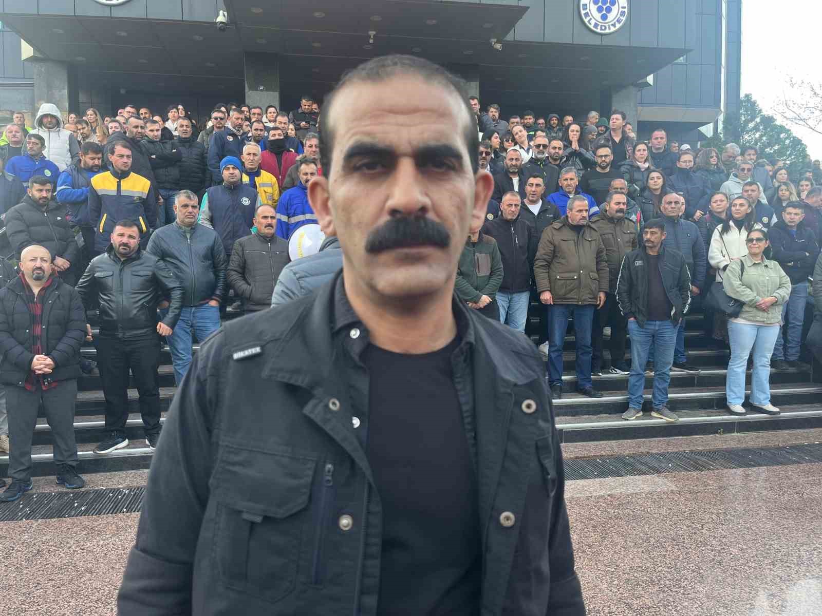 buca belediyesinde isciler yeniden is birakti copler birikmeye basladi 4 I6f37TRK
