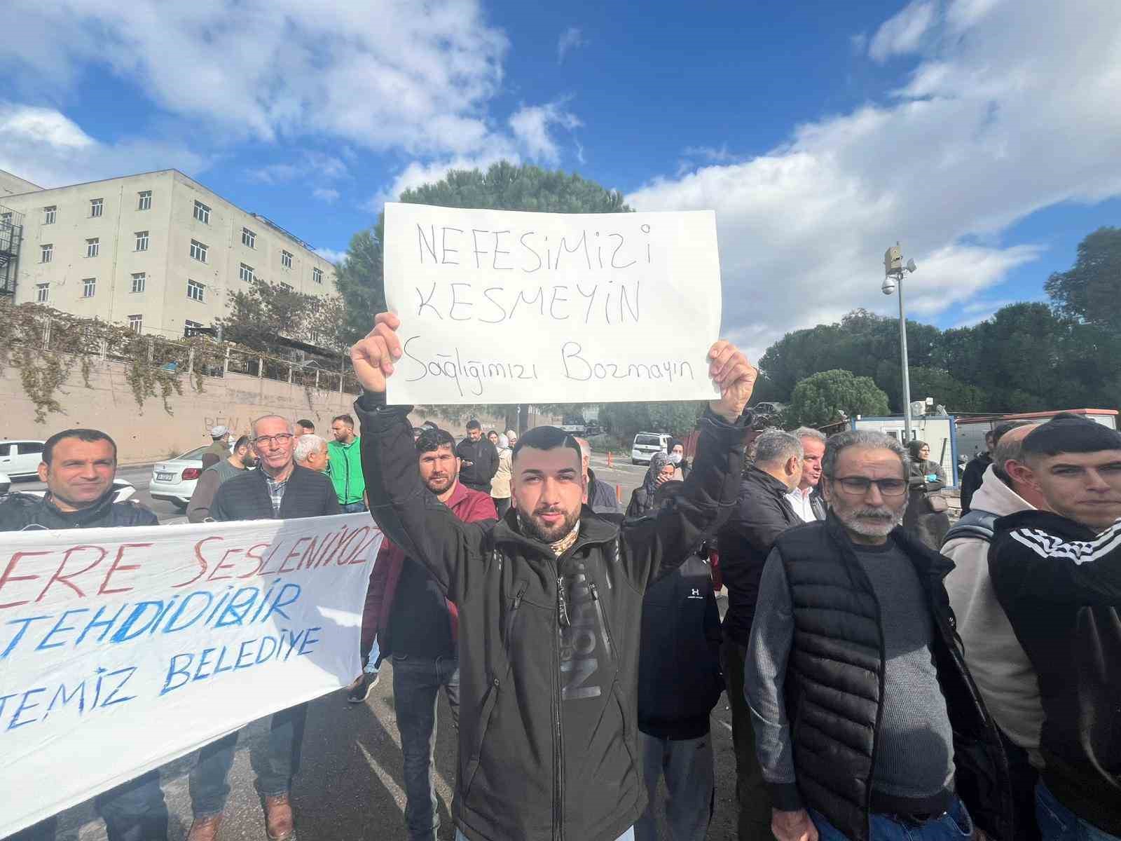 buca belediyesine karsi cop eylemi suruyor 6 KRCszw9b