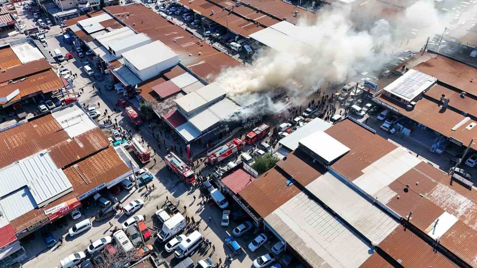 bucadaki is yeri yangini kontrol altina alindi 4 FPNQBrJM