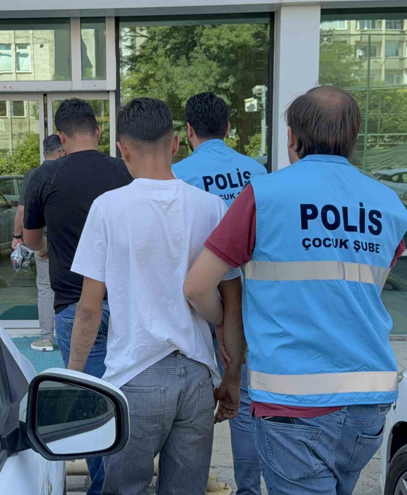 Büfeyi kundaklayan çocuklar yakalandı 4 bufeyi kundaklayan cocuklar yakalandi 0 acMcVFLB