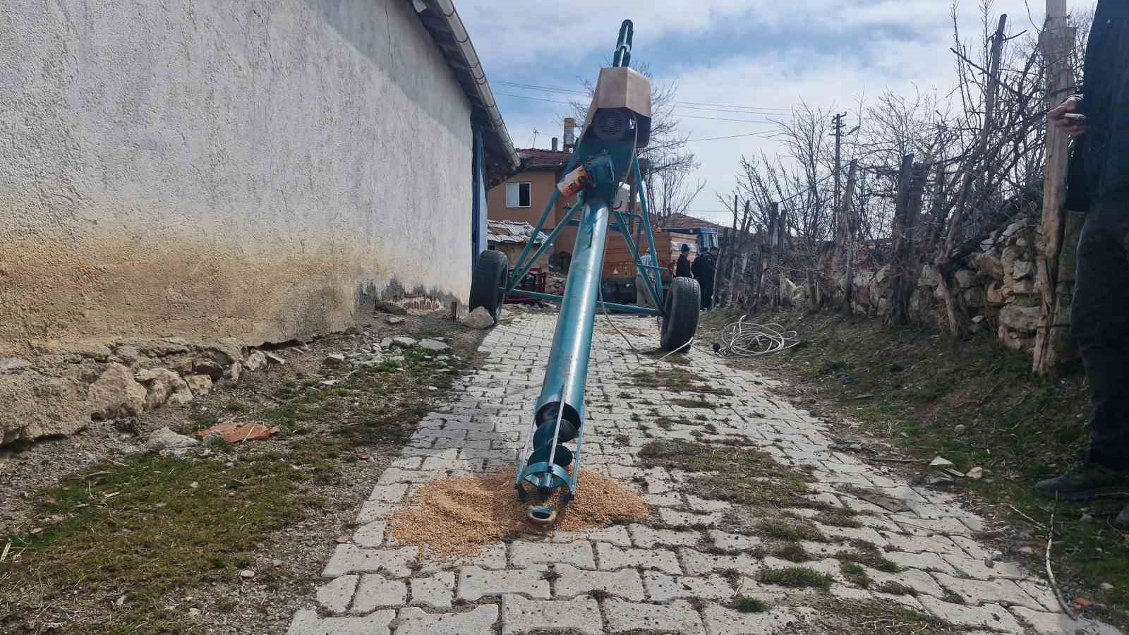 bugday aktarimi sirasinda facia kardeslerden biri gocukte kaldi digerinin parmaklari koptu 5 A2sbEB6Y