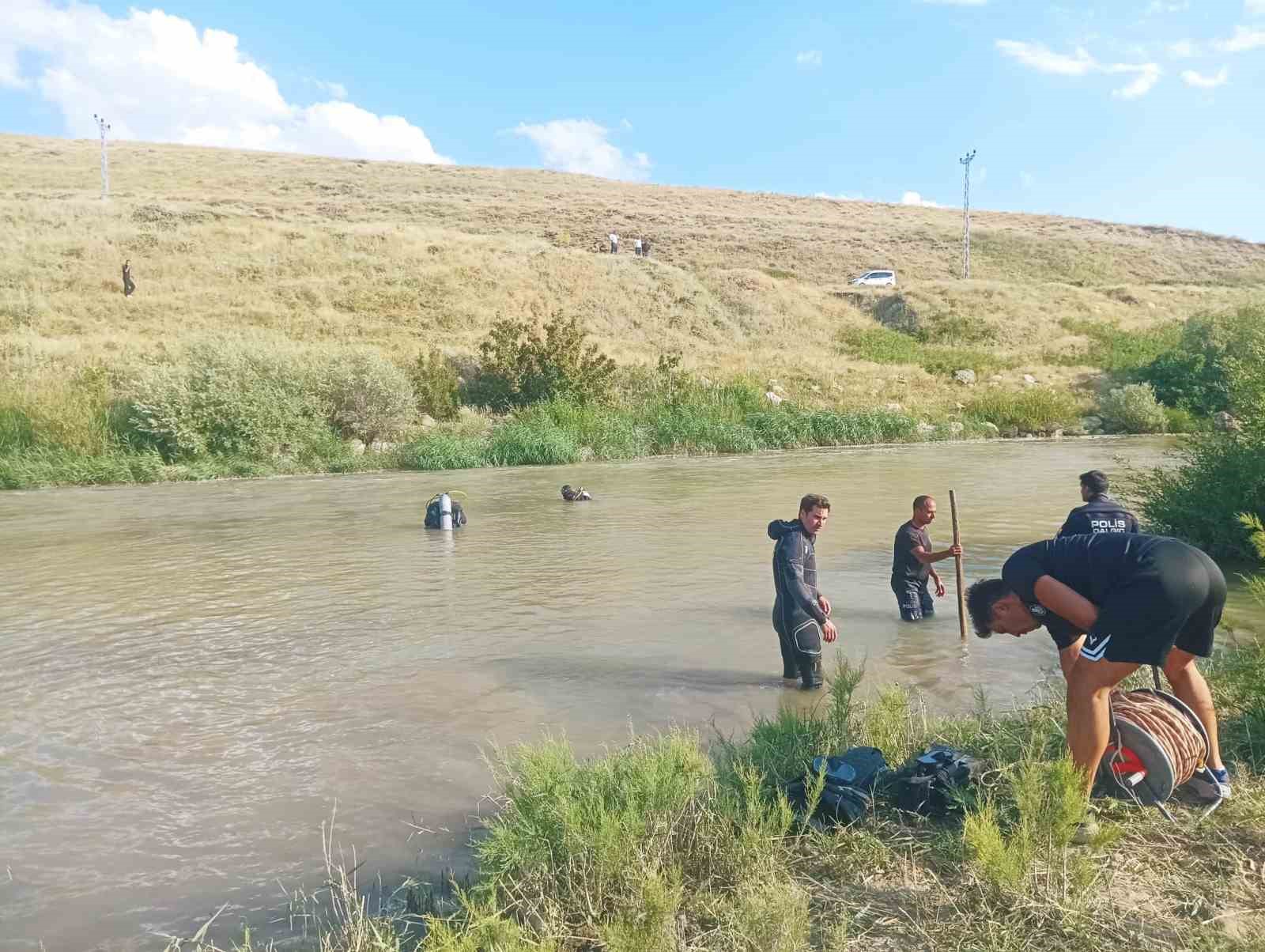 bulanikta kahreden olay caya dusen iki kardesten biri yasamini yitirdi digeri kayip 0 IJrAV9b9