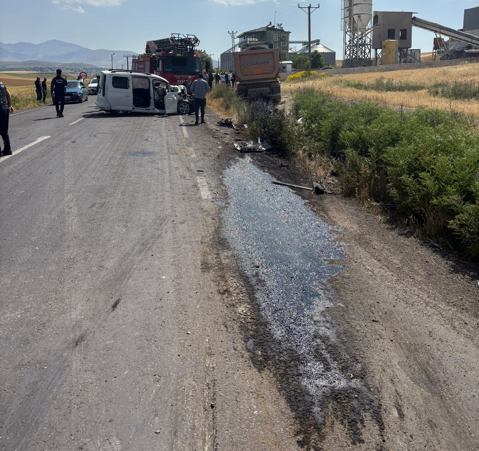 Bulanık’ta kamyonla kamyonet kafa kafaya çarpıştı: 2 ölü, 2 yaralı 4 bulanikta kamyonla kamyonet kafa kafaya carpisti 2 olu 2 yarali 0 viPfLZXk