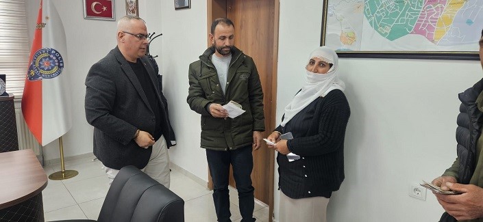 bulanikta ornek davranis para dolu cuzdan sahibine teslim edildi 3 PQNy9MVw