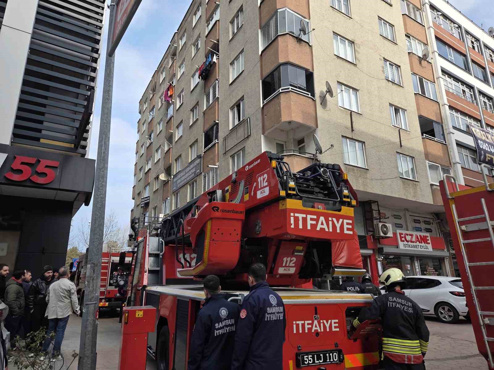 Bulaşık makinesi alev aldı, yangın büyümeden söndürüldü 4 bulasik makinesi alev aldi yangin buyumeden sonduruldu 0 Ahj8A4tF