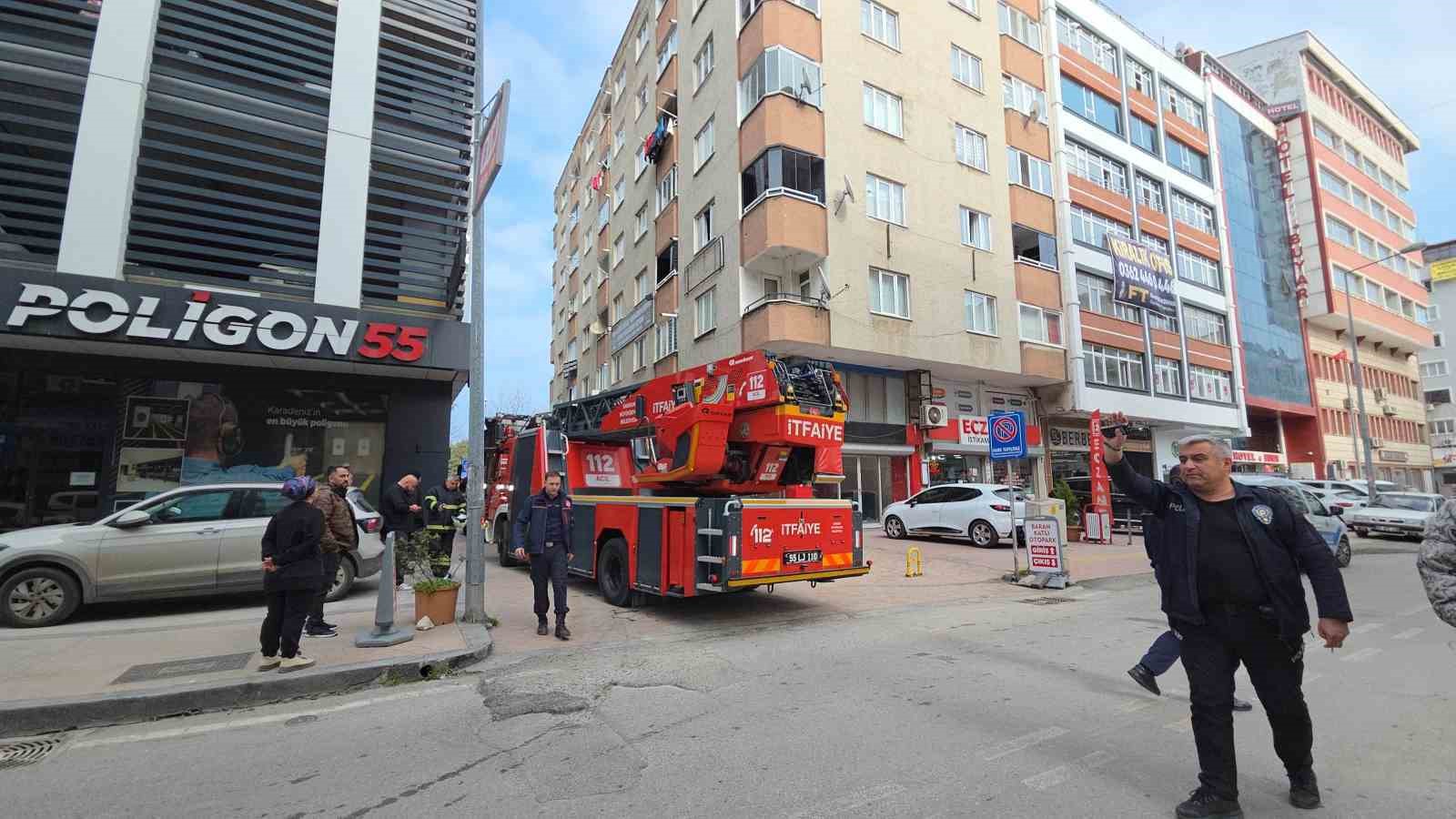 Bulaşık makinesi alev aldı, yangın büyümeden söndürüldü 6 bulasik makinesi alev aldi yangin buyumeden sonduruldu 2 IGEziRIs