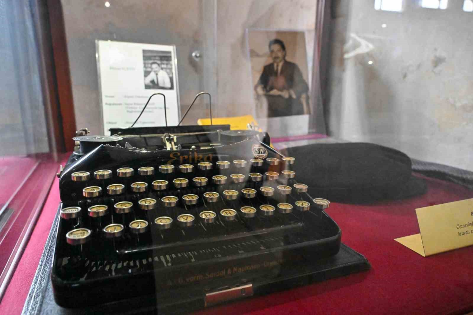 bulent ecevitin 70 yillik daktilosu ulucanlar cezaevi muzesinde 4 TSVqNlcu