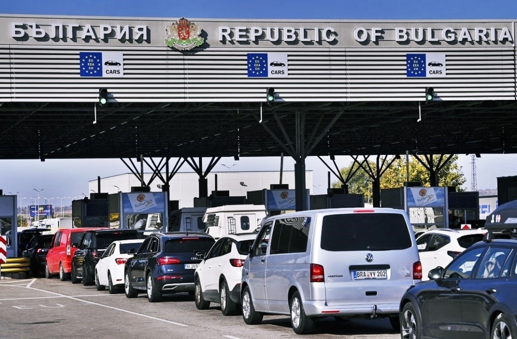 bulgar gumrugu turk plakali otobuste 150 bin euro degerinde altin ele gecirdi 1 IWg3TOg9