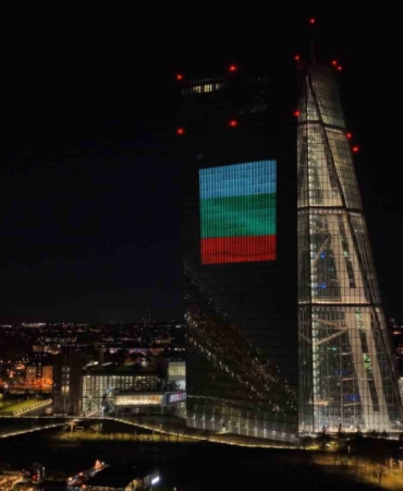 bulgaristan-20-sene-sonra-yilbasi-itibariyla-euroya-gecti-eiv7atSh.jpg