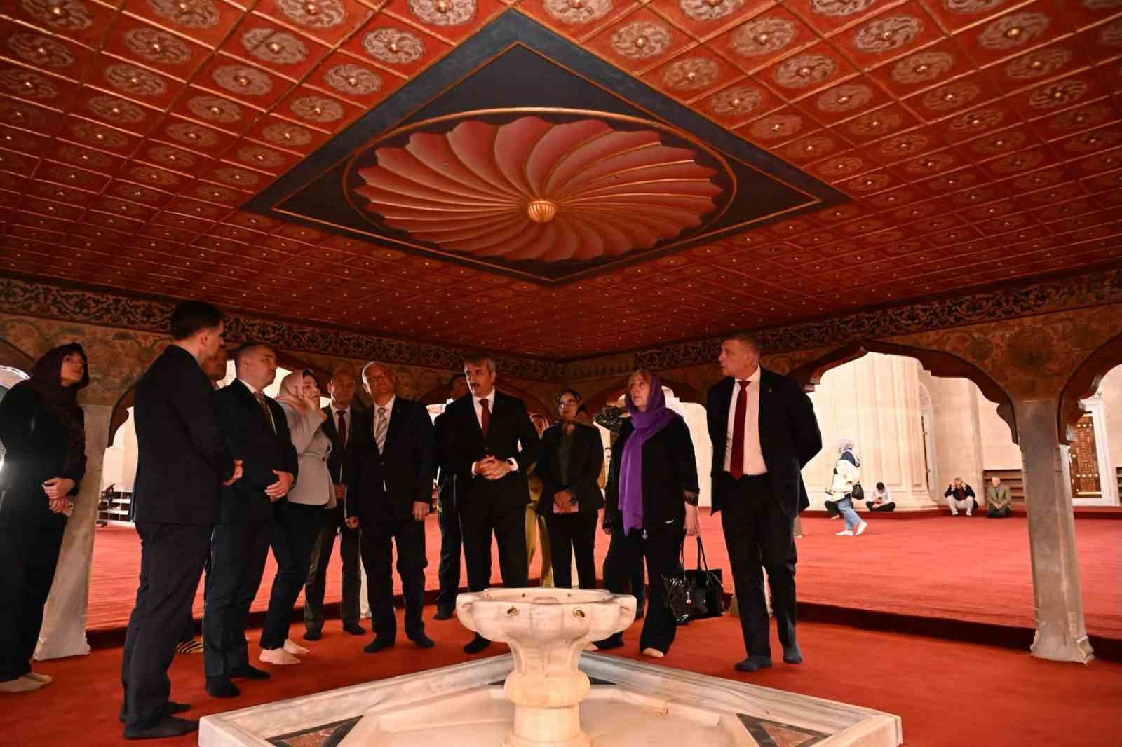 Bulgaristan İçişleri Bakanı Emil Dachev Selimiye Camii’ne hayran kaldı 5 bulgaristan icisleri bakani emil dachev selimiye camiine hayran kaldi 1 G4p6PMc4