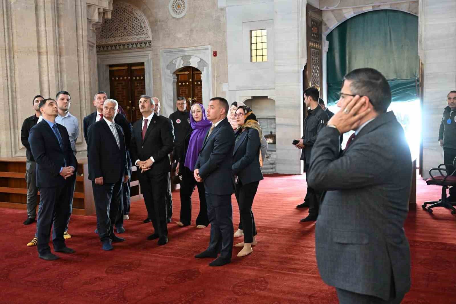 Bulgaristan İçişleri Bakanı Emil Dachev Selimiye Camii’ne hayran kaldı 6 bulgaristan icisleri bakani emil dachev selimiye camiine hayran kaldi 2 Ujy7Y6Ul