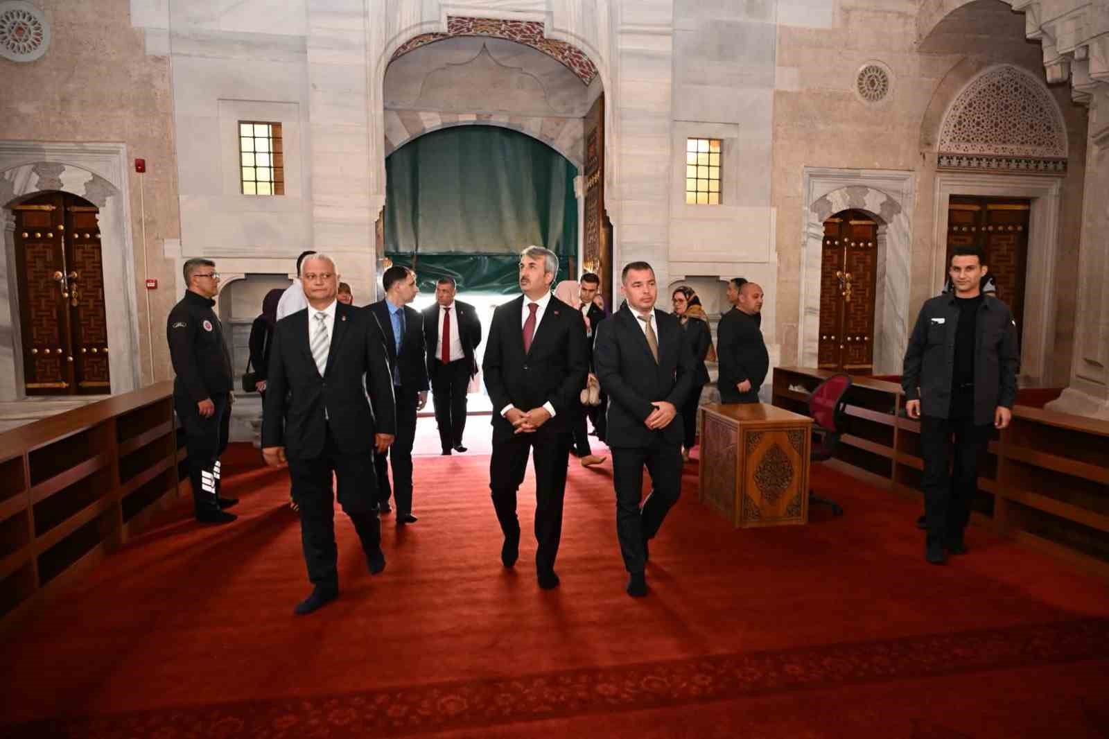 Bulgaristan İçişleri Bakanı Emil Dachev Selimiye Camii’ne hayran kaldı 8 bulgaristan icisleri bakani emil dachev selimiye camiine hayran kaldi 4 RdJrcJME