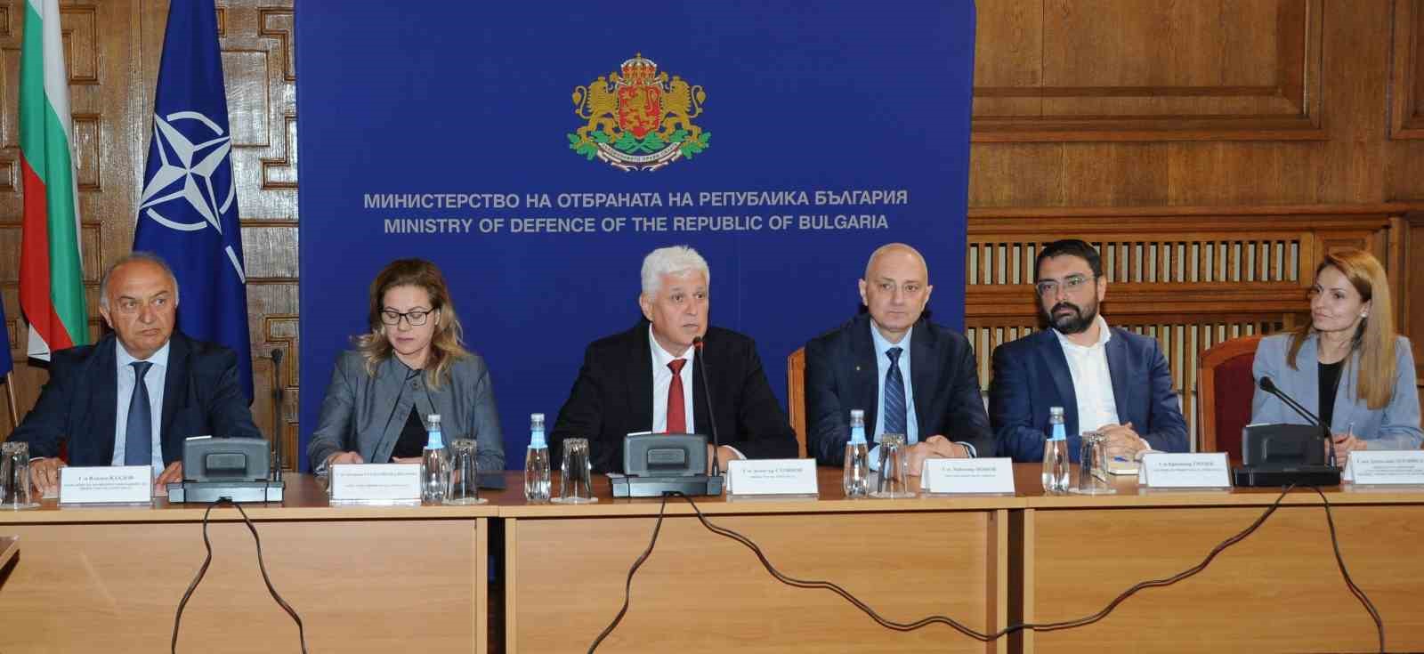 bulgaristan savunma bakani stoyanov ukrayna ordusuna daha fazla silah saglamayi ongormuyoruz 0 JDthQnp2