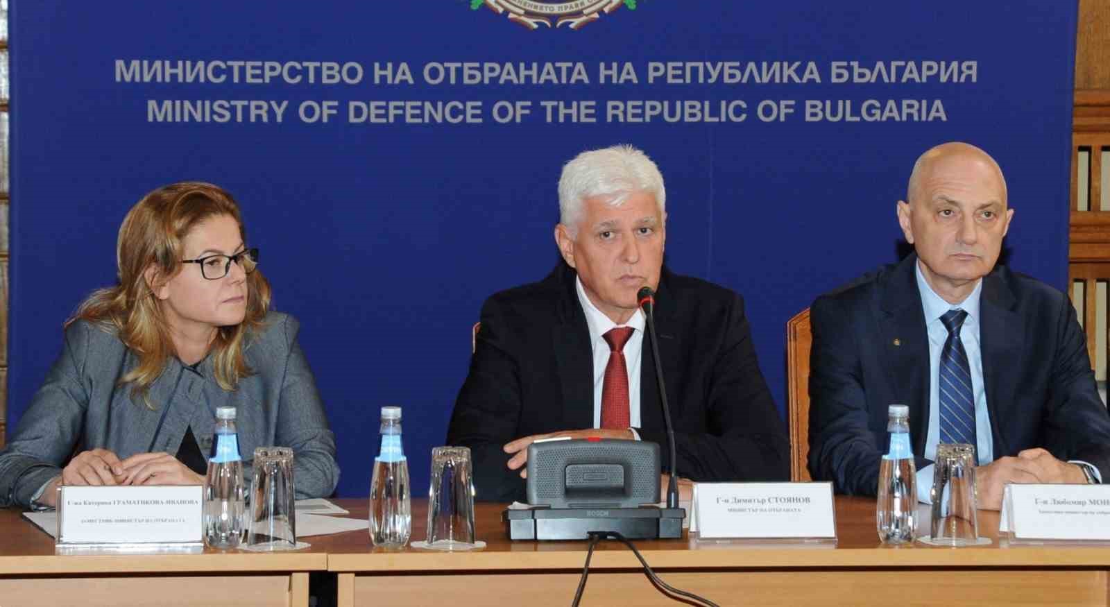bulgaristan savunma bakani stoyanov ukrayna ordusuna daha fazla silah saglamayi ongormuyoruz 1 hZ9nGsuy