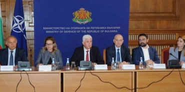 bulgaristan-savunma-bakani-stoyanov-ukrayna-ordusuna-daha-fazla-silah-saglamayi-ongormuyoruz-QubOwcMg.jpg