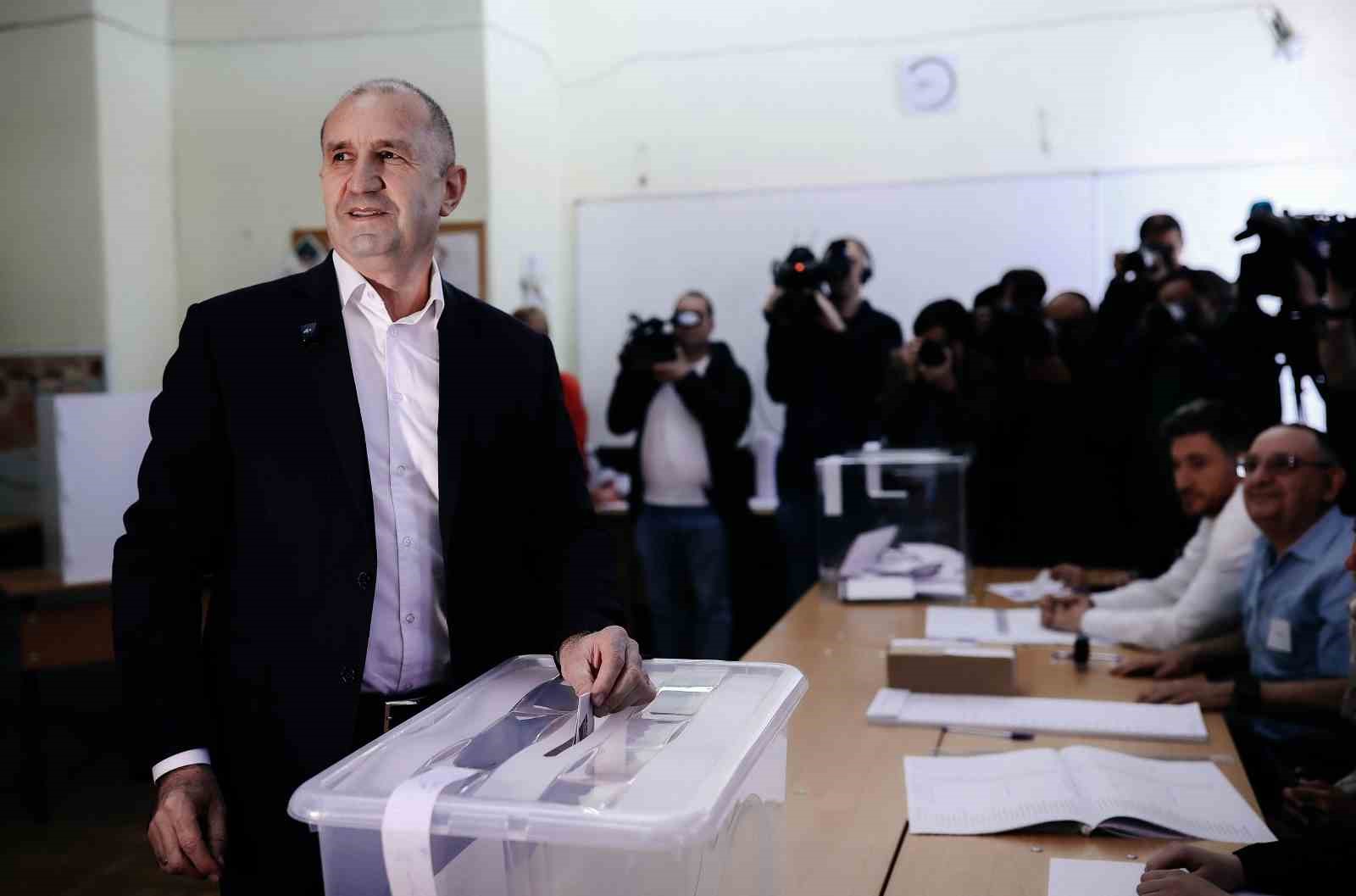 bulgaristanda halk son 5 yilin sekizinci genel secimi icin sandik basinda 1 dXChedLg