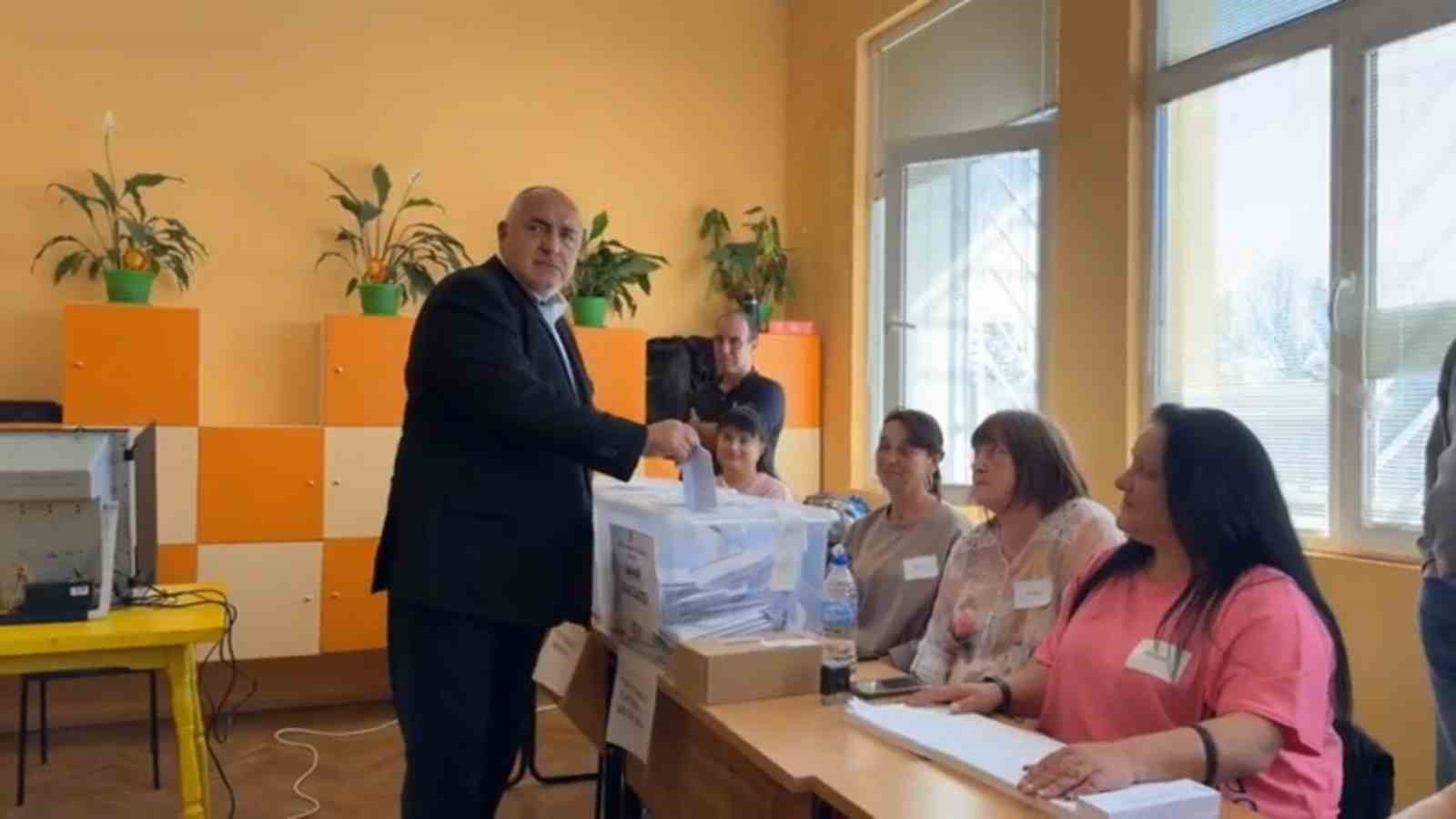 bulgaristanda halk son 5 yilin sekizinci genel secimi icin sandik basinda 2