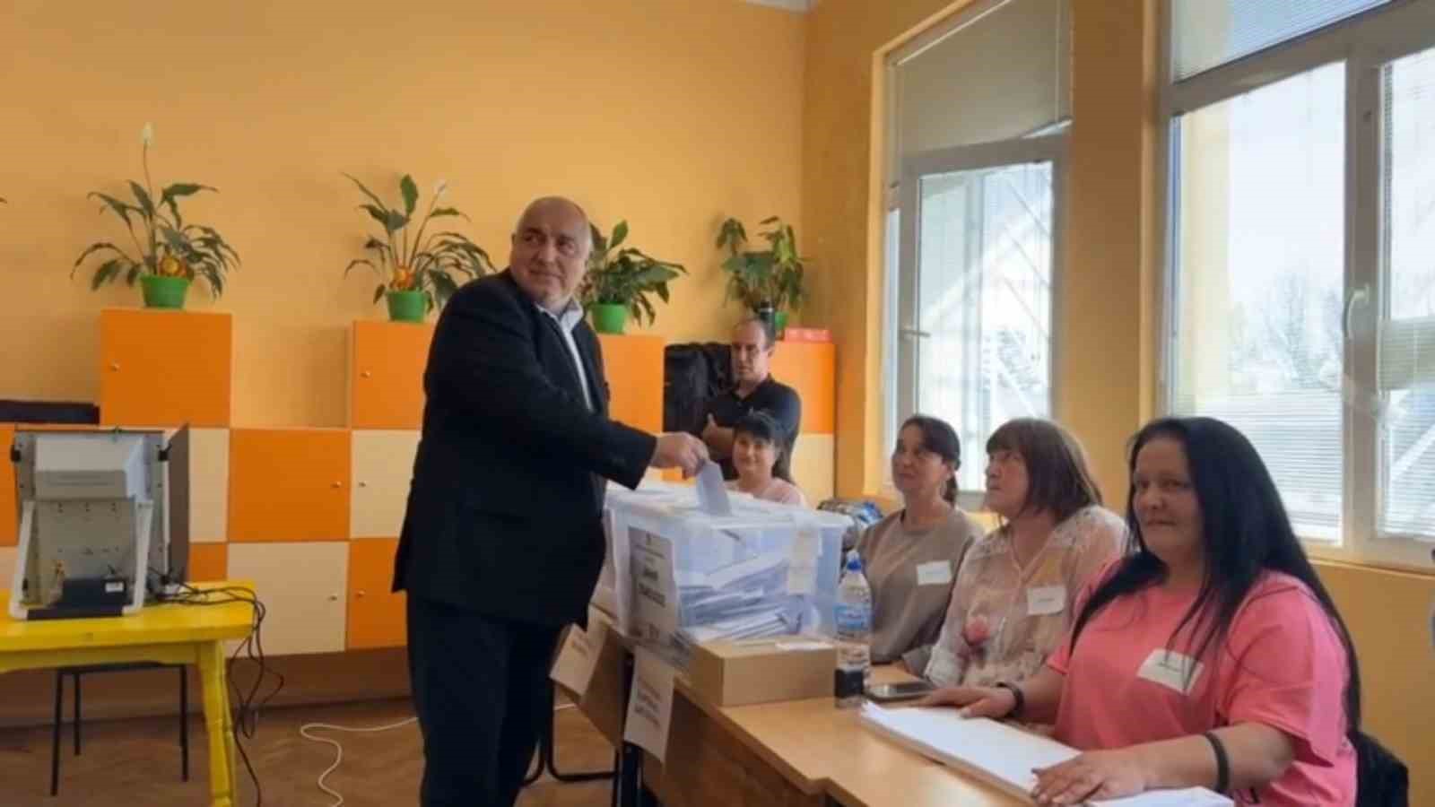 bulgaristanda halk son 5 yilin sekizinci genel secimi icin sandik basinda 4 BckcLdUF