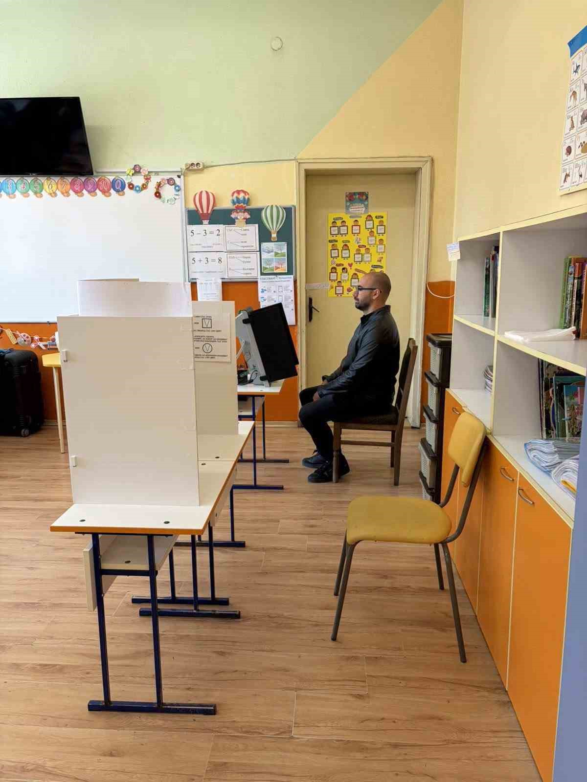 bulgaristanda halk son 5 yilin sekizinci genel secimi icin sandik basinda 5 fpfUPBGm