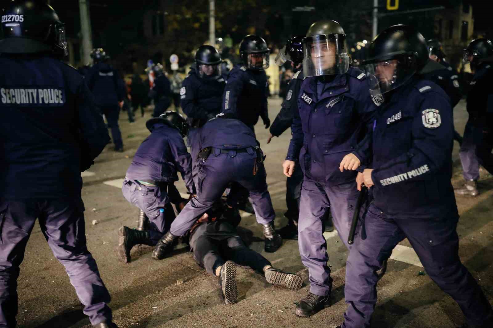 bulgaristanda hukumet karsiti protestolarda catisma 2 yarali 10 gozalti 1 J3Be1qIZ
