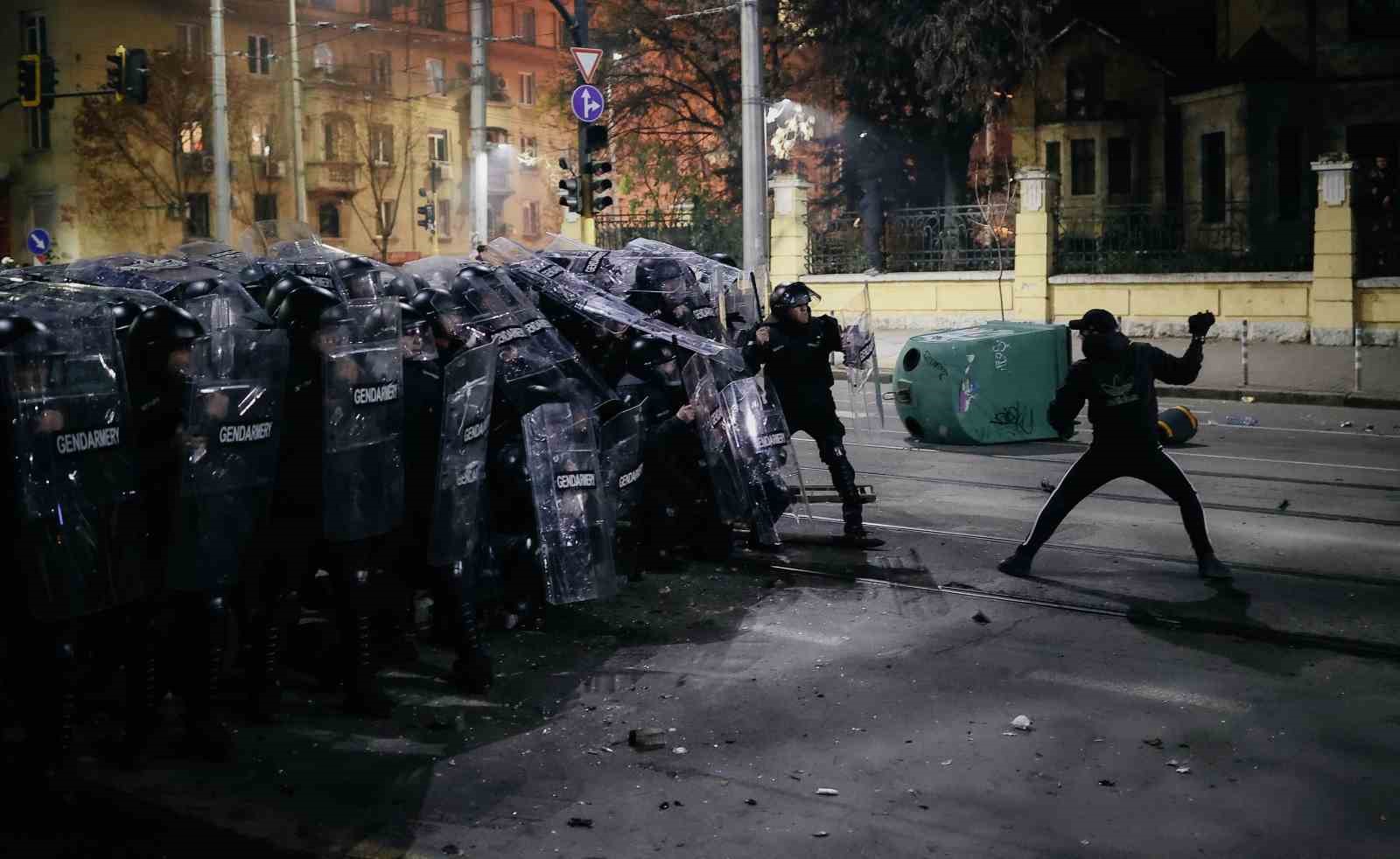bulgaristanda hukumet karsiti protestolarda catisma 2 yarali 10 gozalti 2 SPm8bvNl
