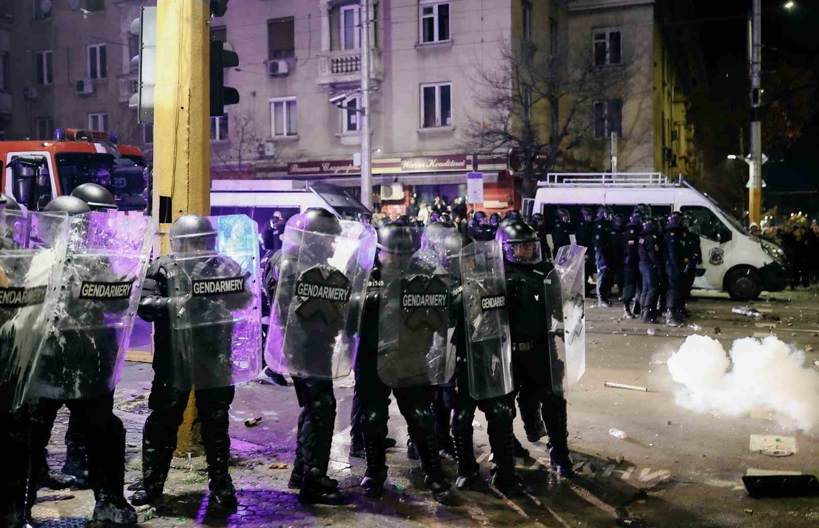 bulgaristanda hukumet karsiti protestolarda catisma 2 yarali 10 gozalti 6 Z5ukjrV5