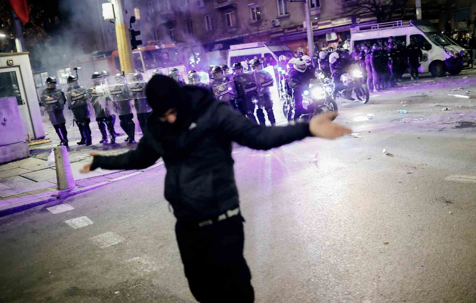 bulgaristanda hukumet karsiti protestolarda catisma 2 yarali 10 gozalti 8 OPHl3k3q