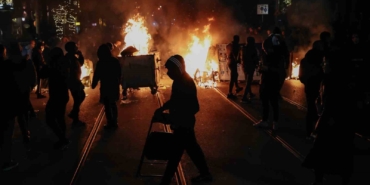 bulgaristanda-hukumet-karsiti-protestolarda-catisma-2-yarali-10-gozalti-w8ELdDyZ.jpg