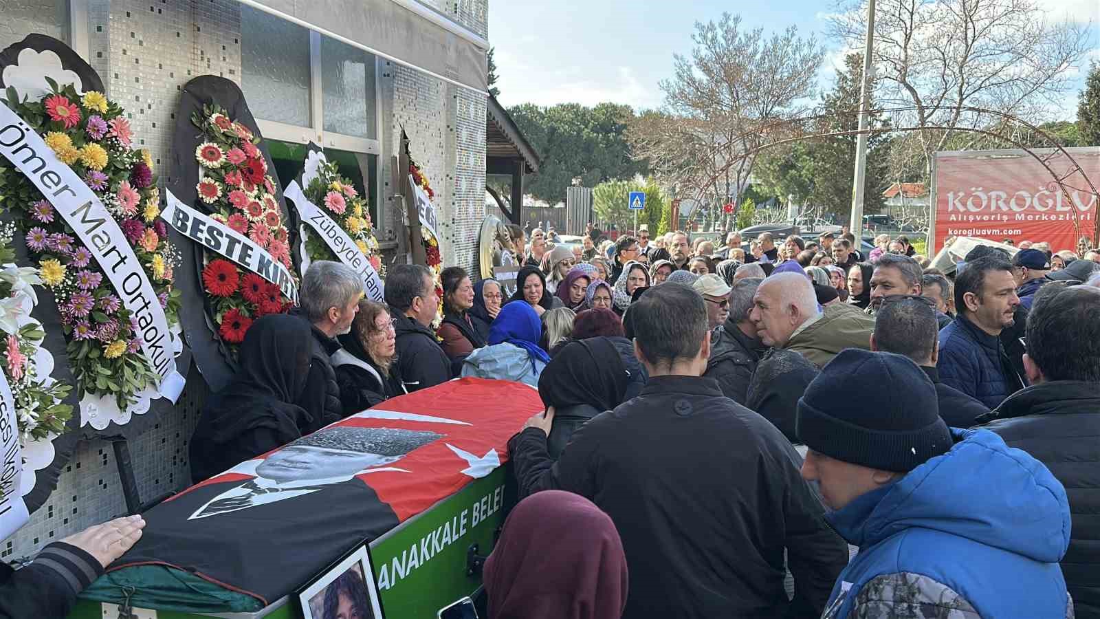 bulgaristanda trafik kazasinda hayatini kaybeden canakkaleli genc son yolculuguna ugurlandi 2 MZteSJZy