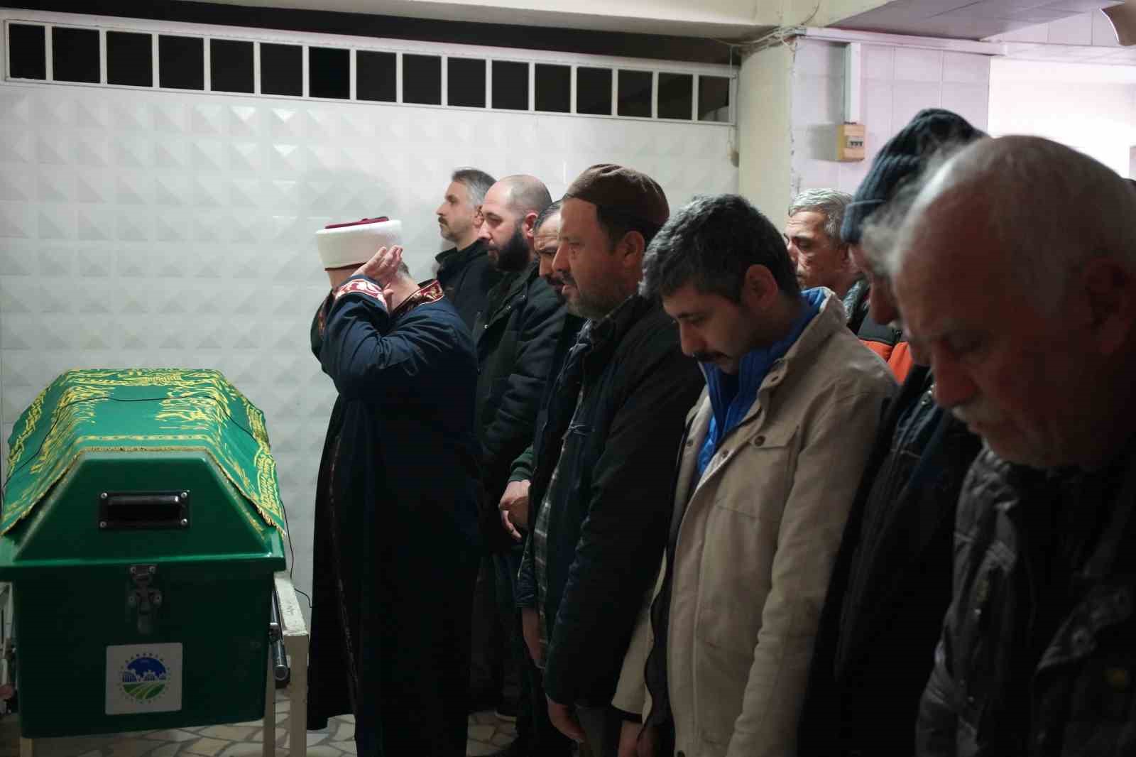 bulgaristandaki kazada hayatini kaybeden tir surucusu sakaryada defnedildi 0 VfOTwOpD