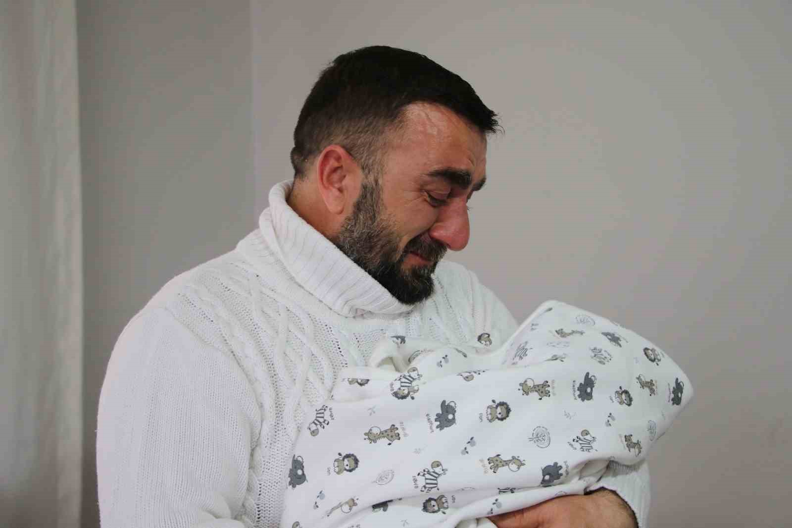 bulustugu kisiler tarafindan ailesinin gozu onunde tekme tokat darp edildi tehditler surunce ailesiyle istanbulu
