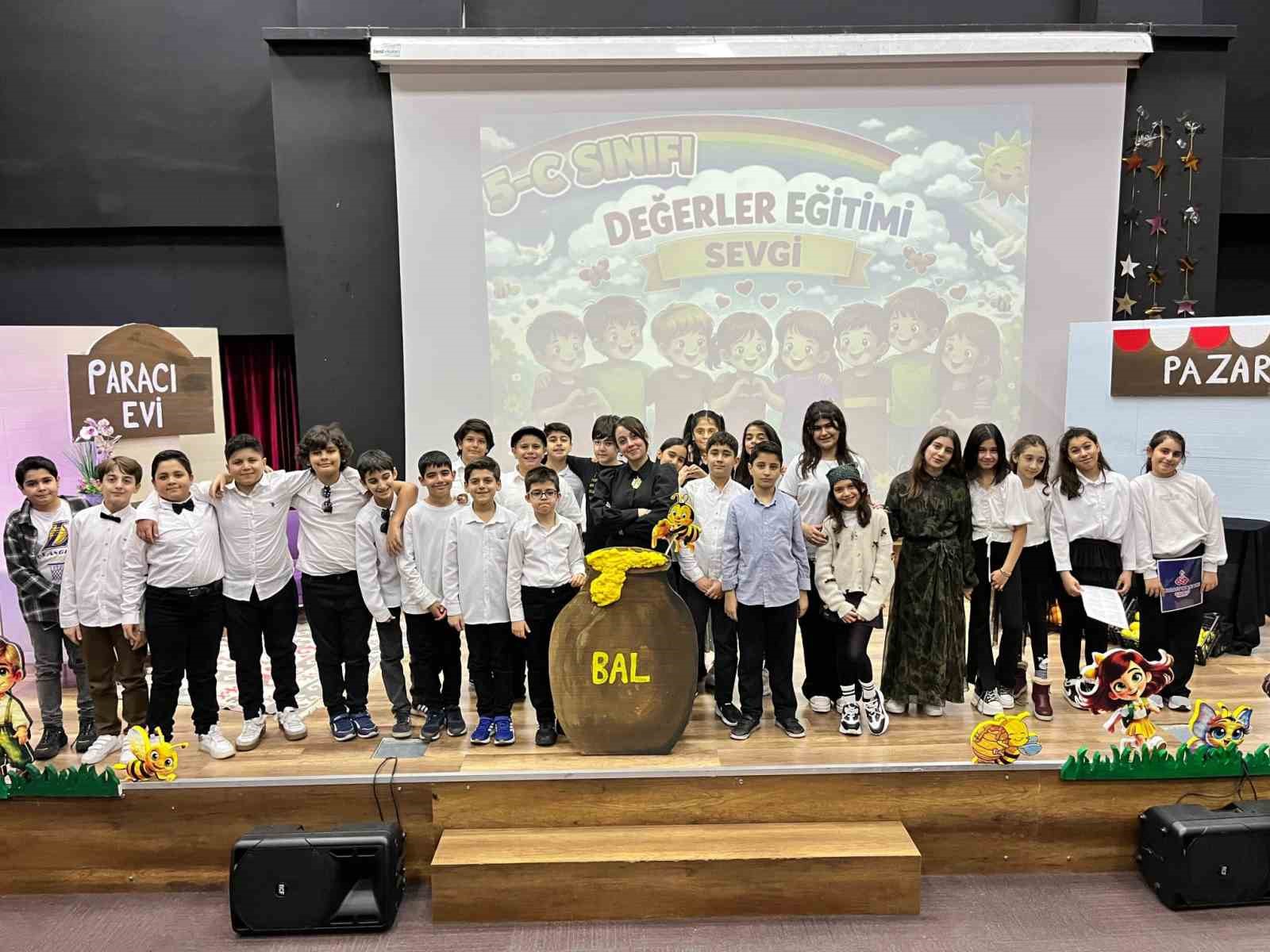 bulut basari kolejinde degerler sahneye tasindi 0