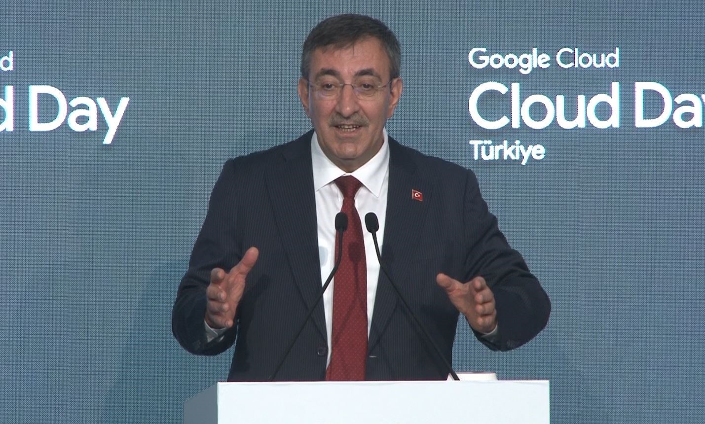 bulutta 3 milyar dolarlik dijital ortaklik 0 VtzD6S1i