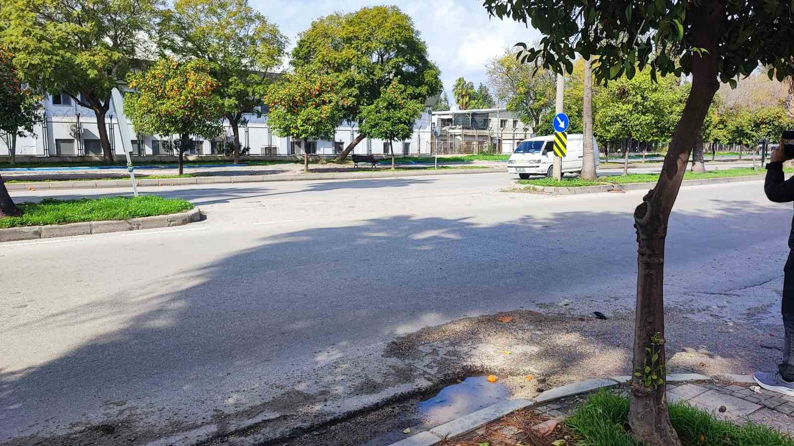 bulvarda surekli kaza olmasina esnaf isyan etti 2 LLOir8ZN