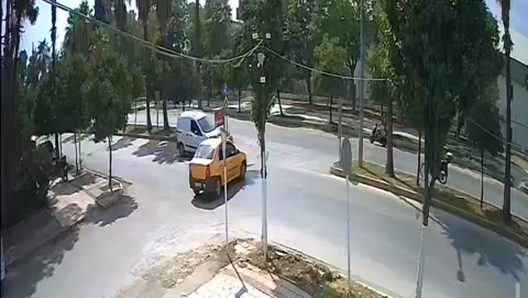 bulvarda surekli kaza olmasina esnaf isyan etti 4