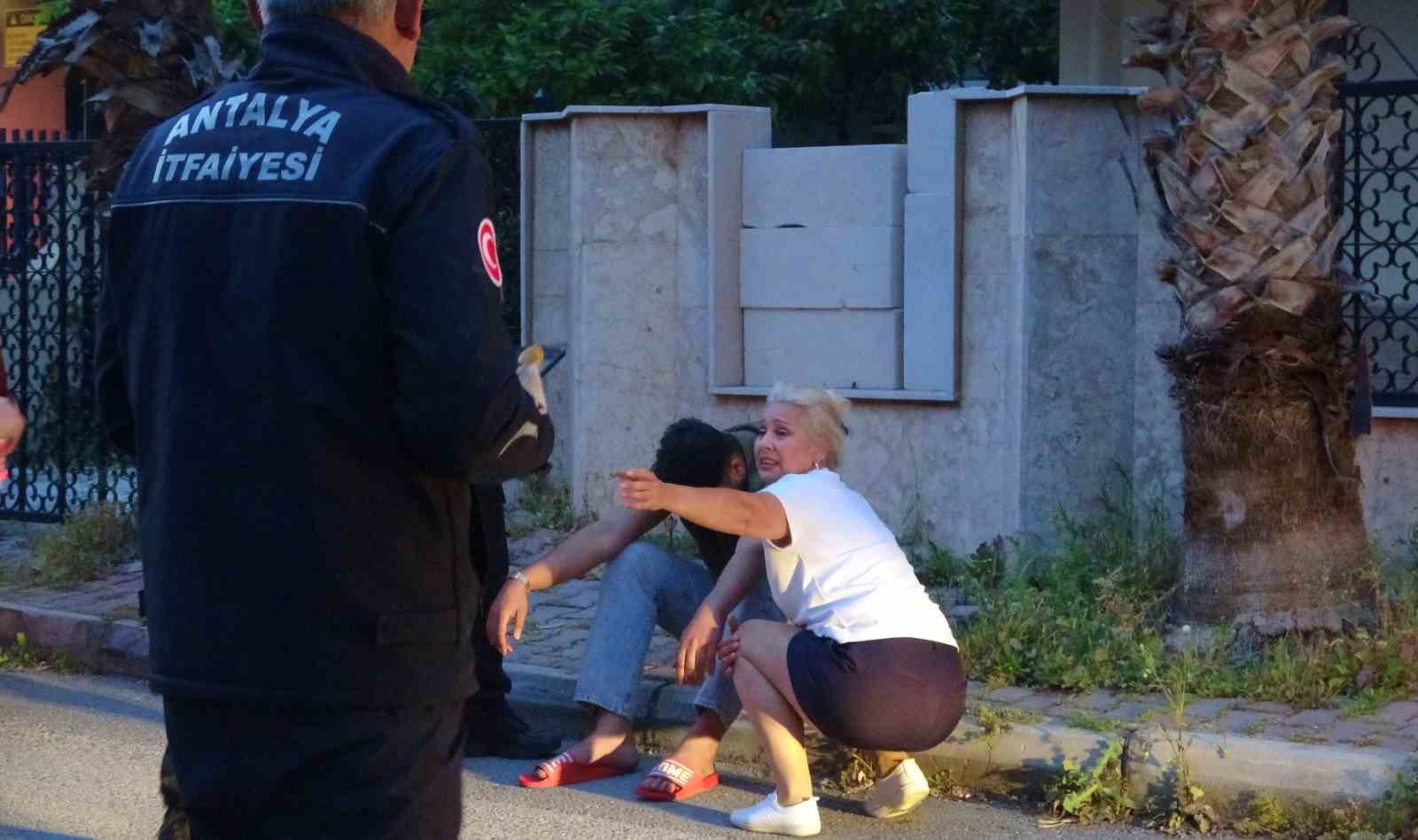 Bunalıma girip evini yakan genci ekipler kurtardı 6 bunalima girip evini yakan genci ekipler kurtardi 2 QWiOBeeR