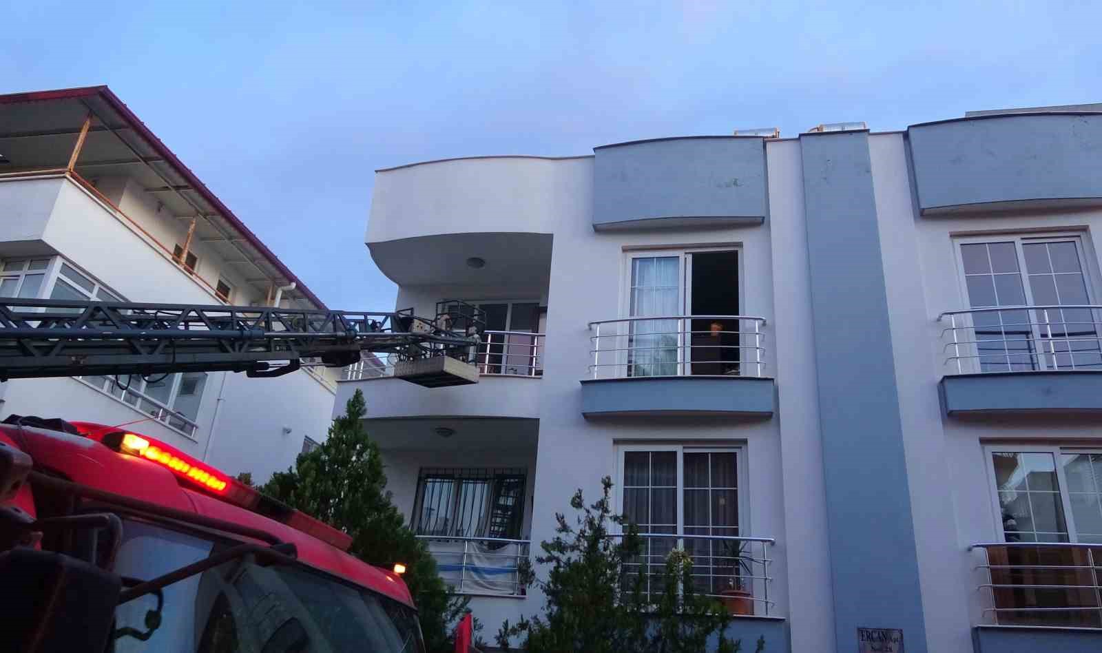 Bunalıma girip evini yakan genci ekipler kurtardı 9 bunalima girip evini yakan genci ekipler kurtardi 5 de3z5P85