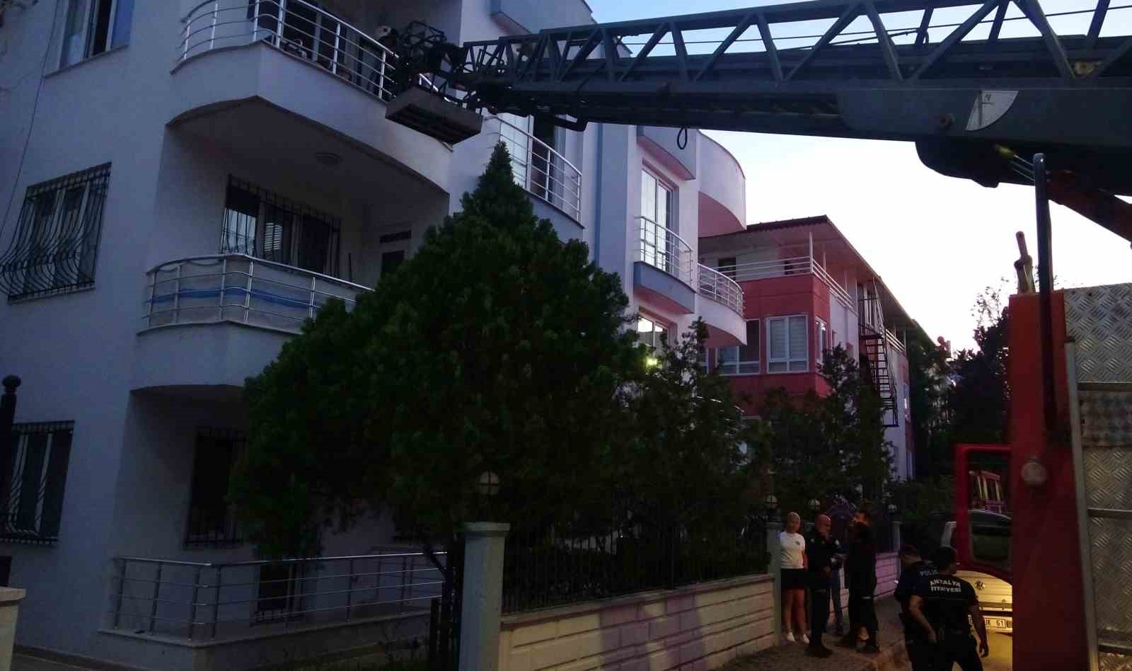 Bunalıma girip evini yakan genci ekipler kurtardı 10 bunalima girip evini yakan genci ekipler kurtardi 6 rJ72pINi