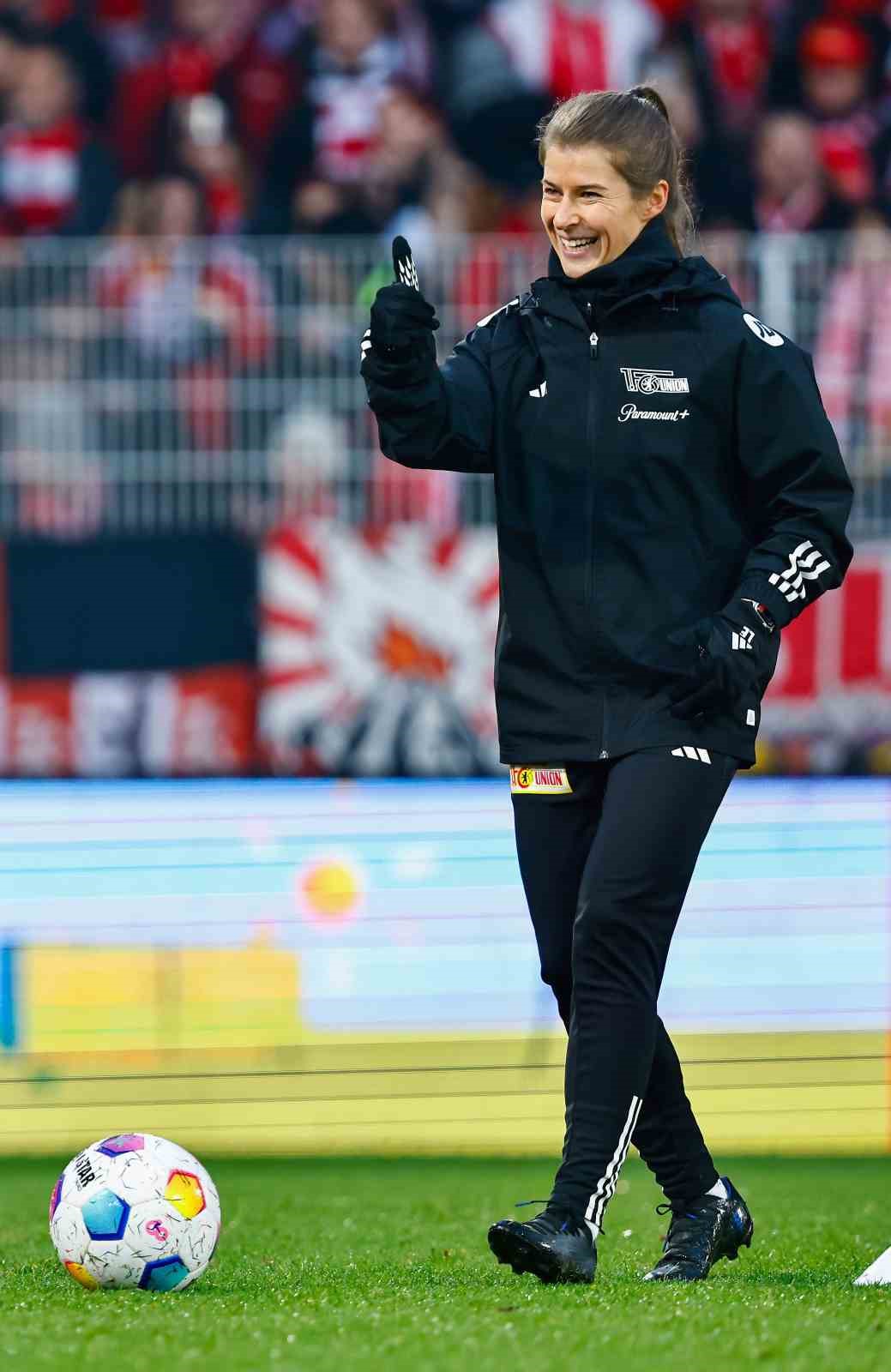 Bundesliga’nın ilk kadın teknik direktörü Marie-Louise Eta oldu 6 bundesliganin ilk kadin teknik direktoru marie louise eta oldu 2 S5MRbYSS