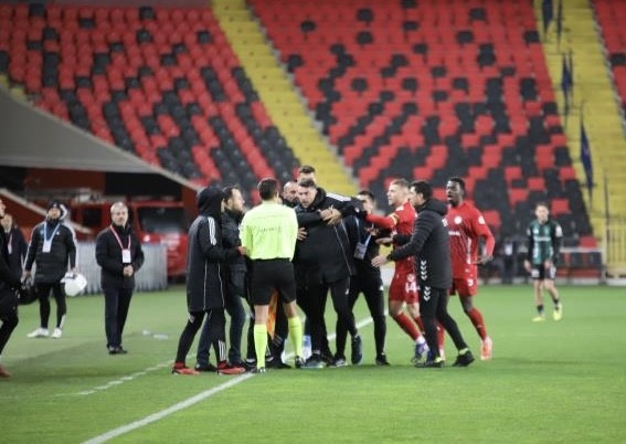 burak yilmaz futbol kamuoyu ve tum hakemlerimizden ozur diliyorum 2