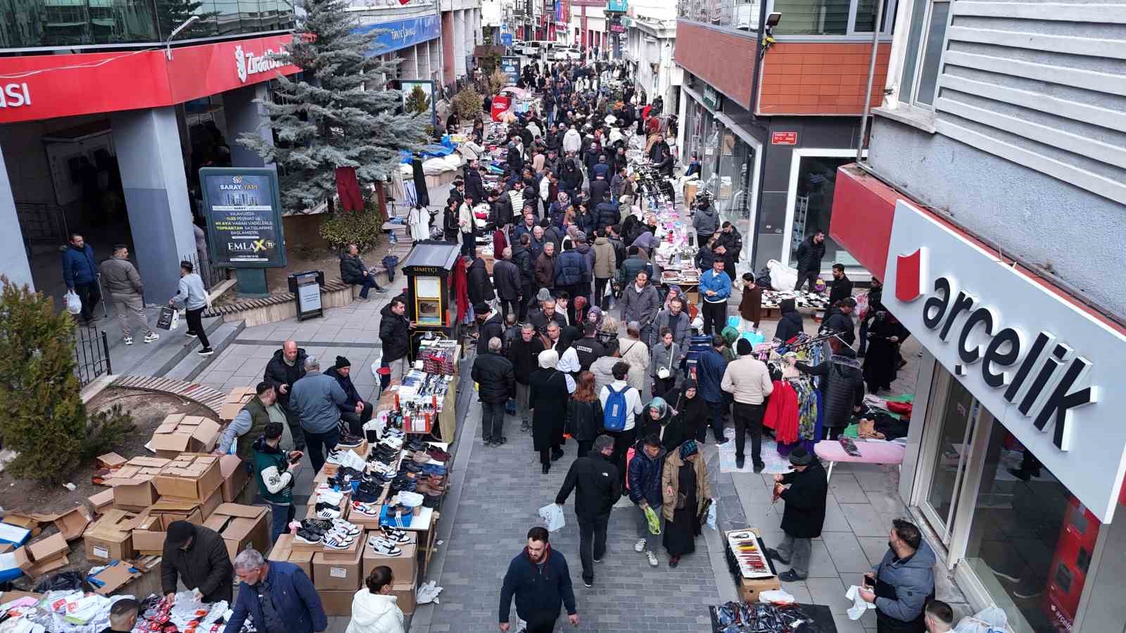 Burası ne Beyoğlu ne de Taksim: Sivas’ta cadde ve sokaklar doldu taştı 5 burasi ne beyoglu ne de taksim sivasta cadde ve sokaklar doldu tasti 1 K8HK97bF