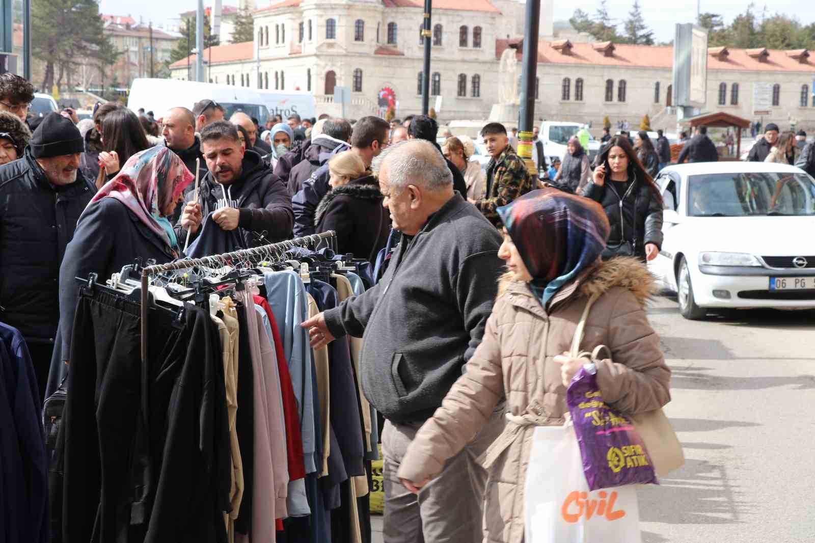 Burası ne Beyoğlu ne de Taksim: Sivas’ta cadde ve sokaklar doldu taştı 8 burasi ne beyoglu ne de taksim sivasta cadde ve sokaklar doldu tasti 4 5aOcDKdb