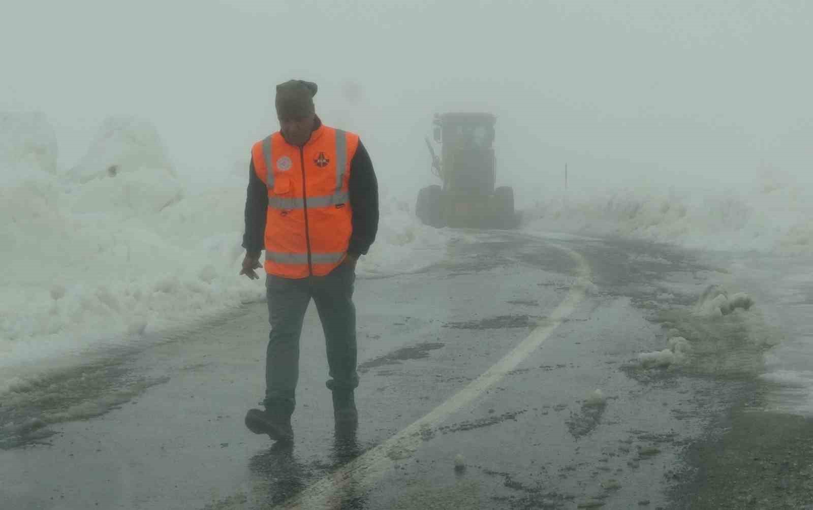 burasi ne van ne hakkari yaz sehri mersinde kar 2 metreyi asti 2 qRCvG82c