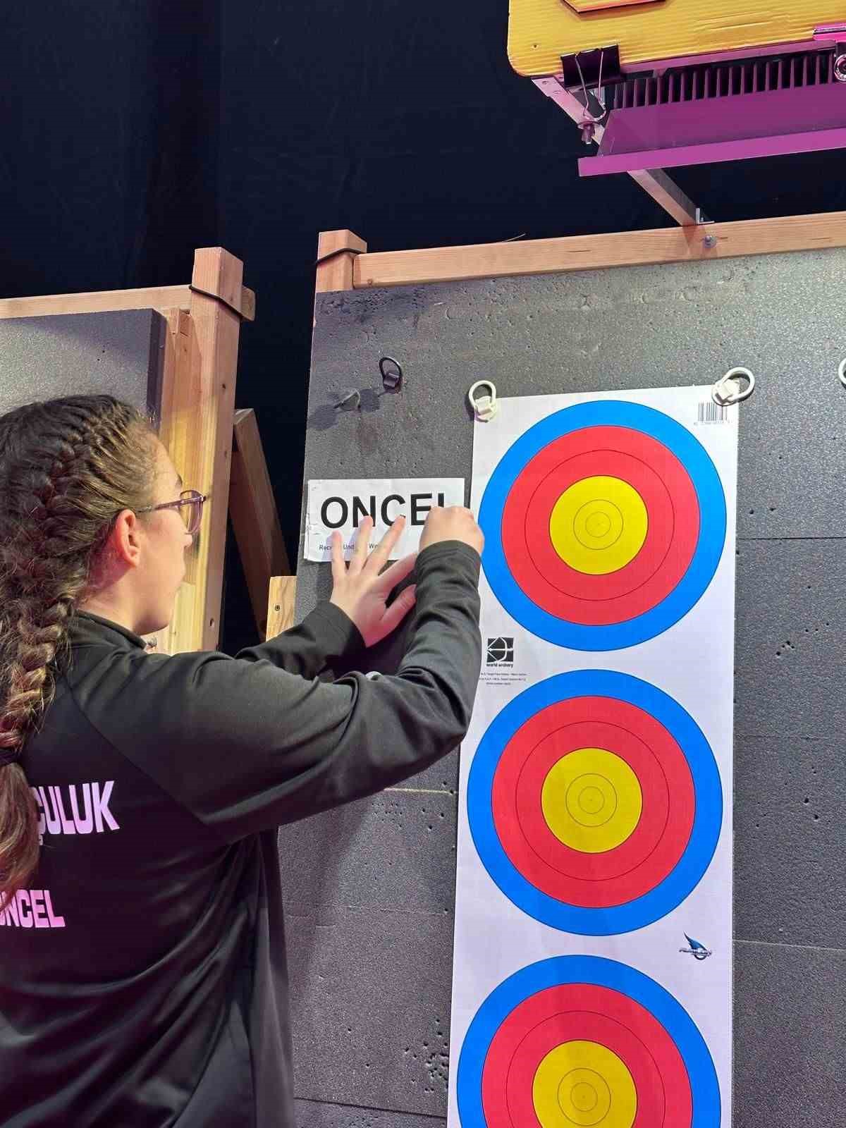 burcu oncel okculukta dunya 4su oldu 2