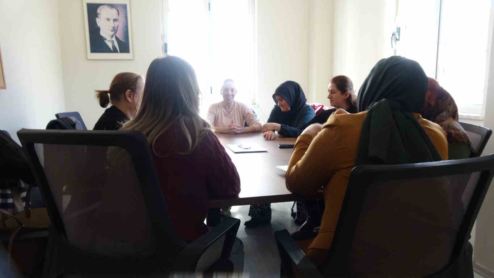 burdur aile akademisinde aile ici iletisim ve siddetle mucadele egitimleri araliksiz suruyor 4 M8ptGTvL