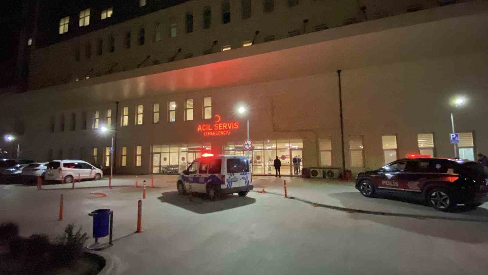 burdurda 17 yasindaki genclerin kavgasi kanli bitti 2 yarali 3 g5gIZtAY