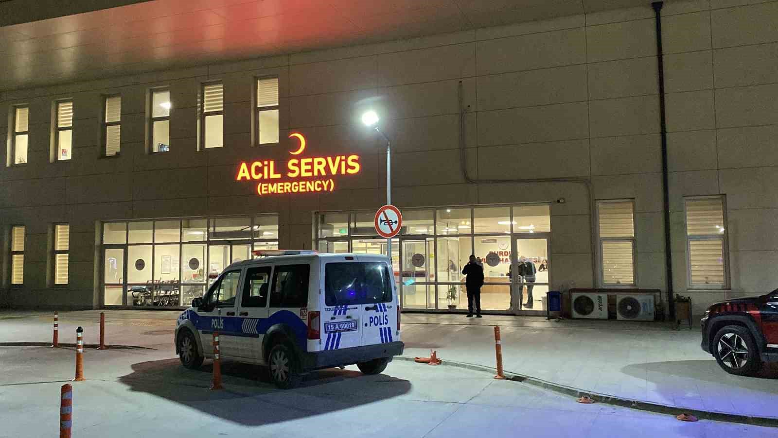 burdurda 17 yasindaki genclerin kavgasi kanli bitti 2 yarali 4